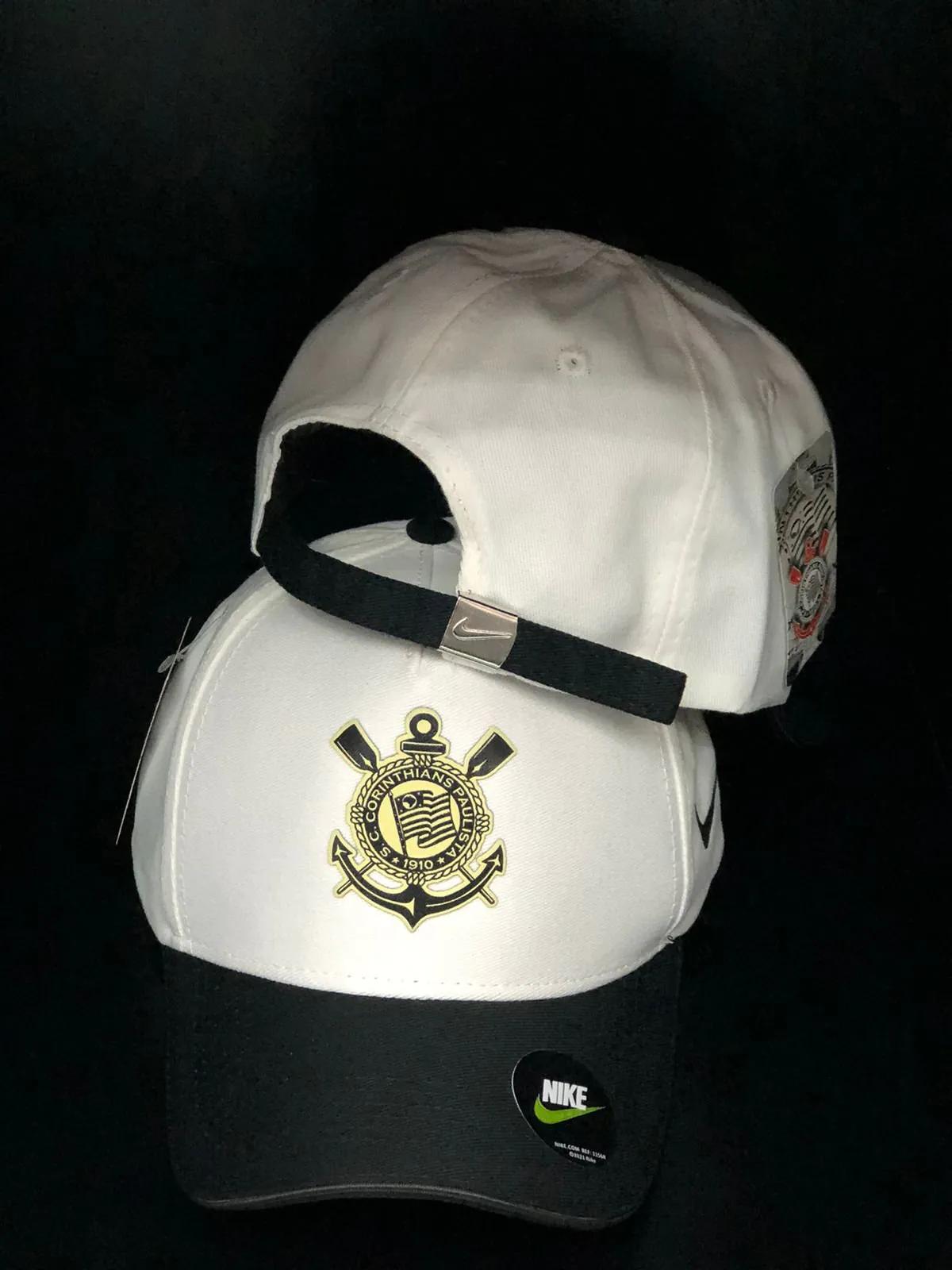 WhatsApp Image 2025-08-29 at 14.02.33 Boné Corinthians Escudo Dourado - Imagem 1