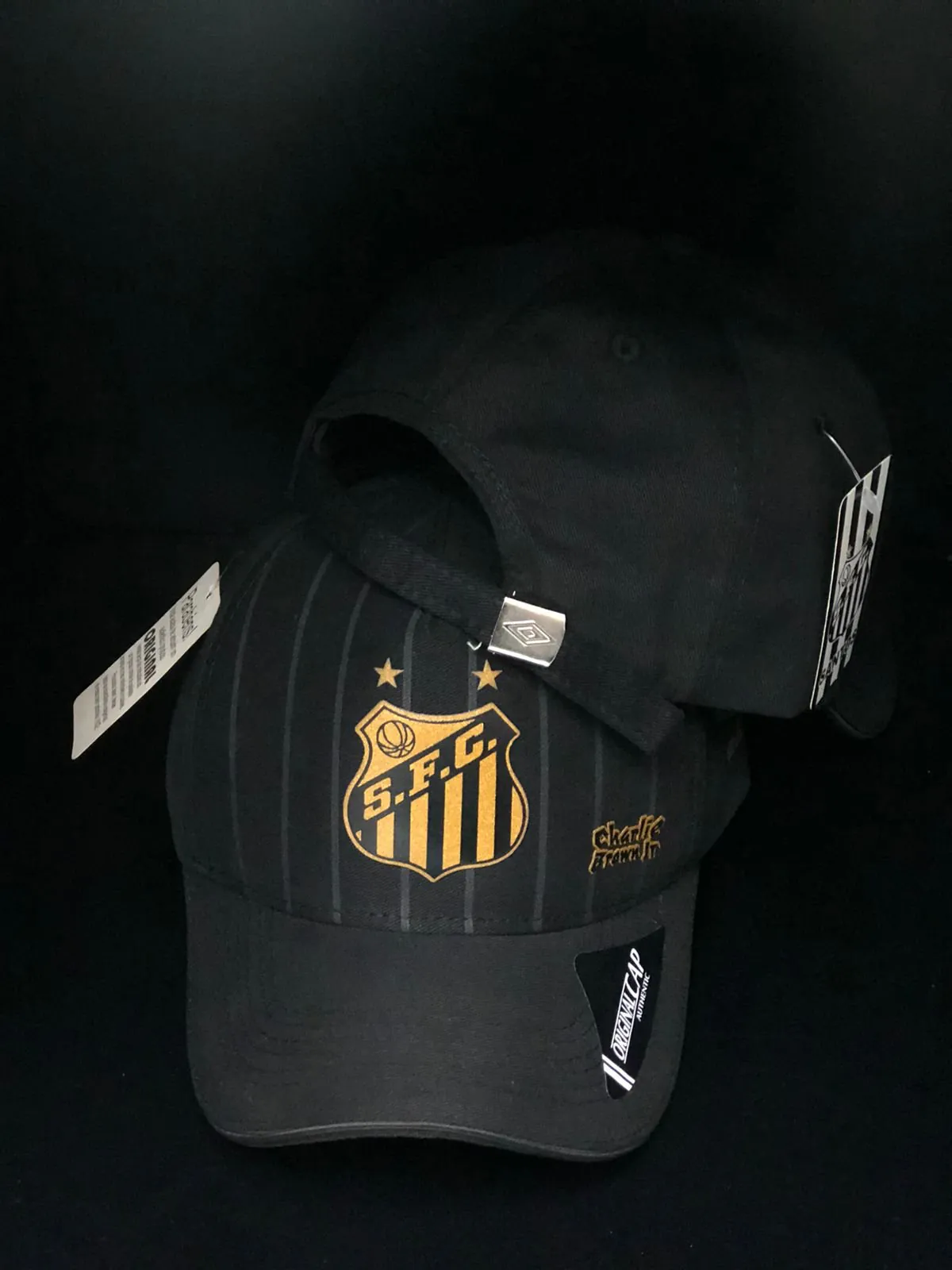 WhatsApp Image 2025-08-29 at 14.02.34 (2) Boné Santos Preto Listrado - Imagem 1