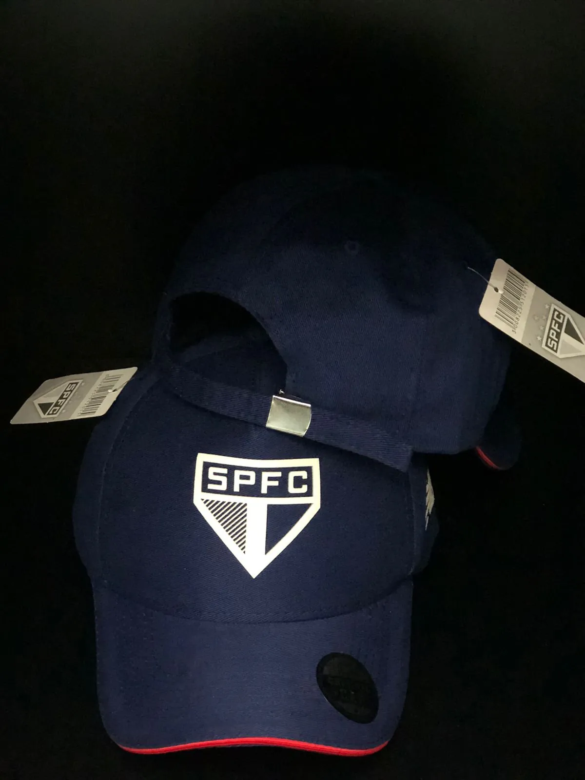 WhatsApp Image 2025-08-29 at 14.02.36 (2) Boné São Paulo Linha Vermelha - Imagem 1